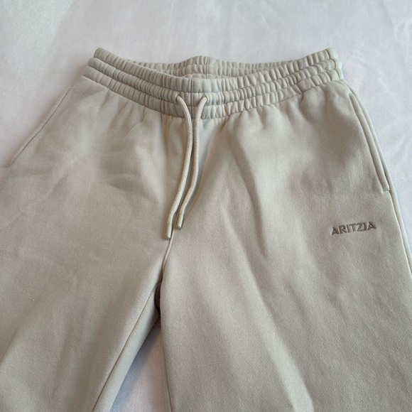 Aritzia cozy fleece boyfriend fit xs short pant - Picture 2 of 4